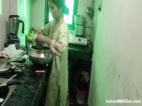 Watch 18 year old indian maid desi sex video